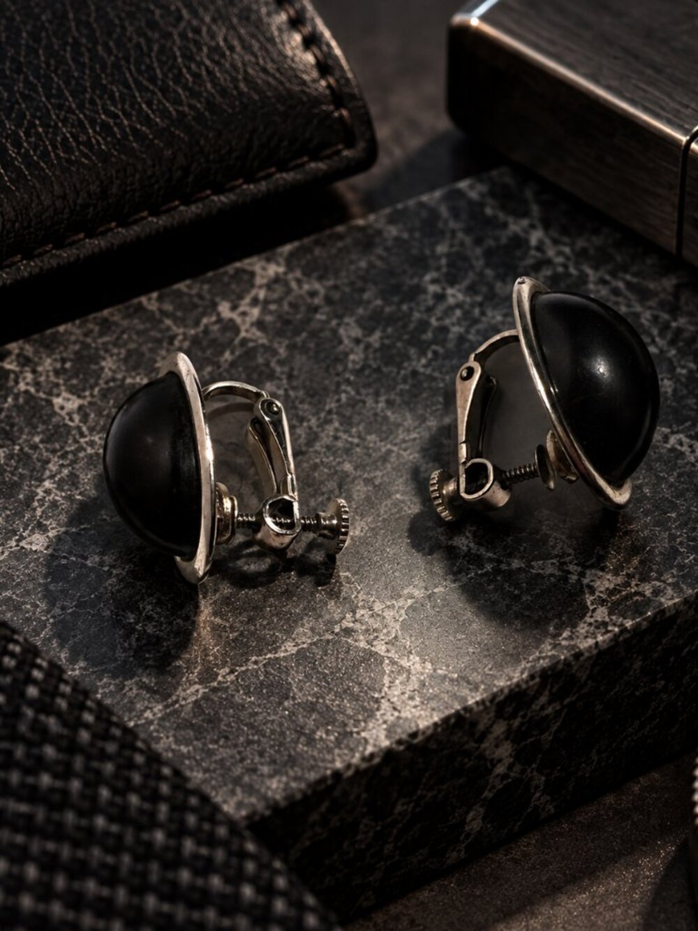 Vintage Silver Tone Oval Black Onyx Glass Screw Back Clip On Earrings